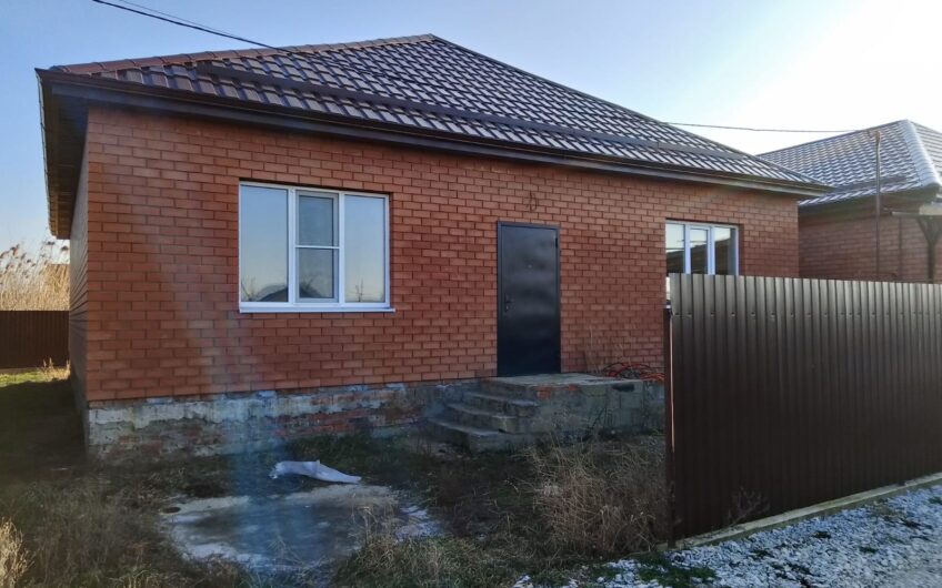 В продаже новый кирпичный дом